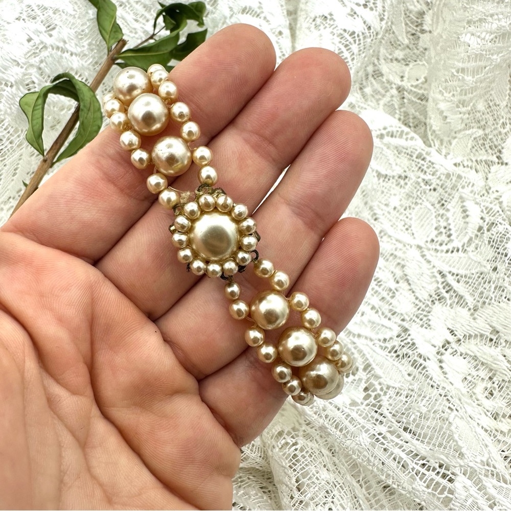 Vintage Avon Pearl Box Catch Bracelet